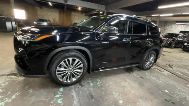 used 2021 Toyota Highlander Hybrid car, priced at $35,999