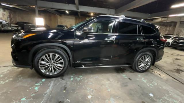 used 2021 Toyota Highlander Hybrid car, priced at $32,990