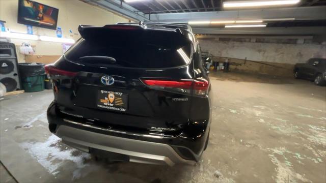 used 2021 Toyota Highlander Hybrid car, priced at $35,999