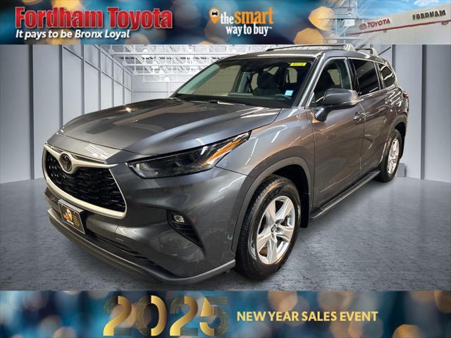 used 2022 Toyota Highlander car, priced at $30,595