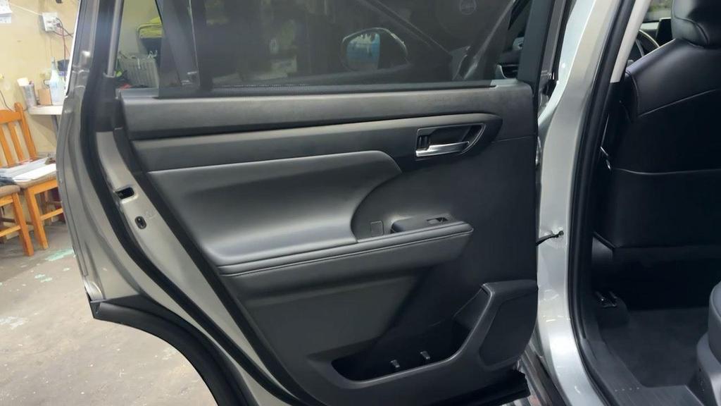 used 2022 Toyota Highlander car, priced at $34,999