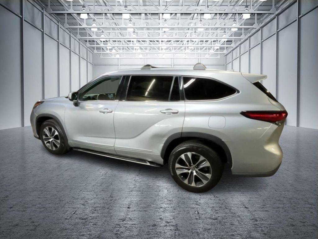 used 2022 Toyota Highlander car, priced at $34,999