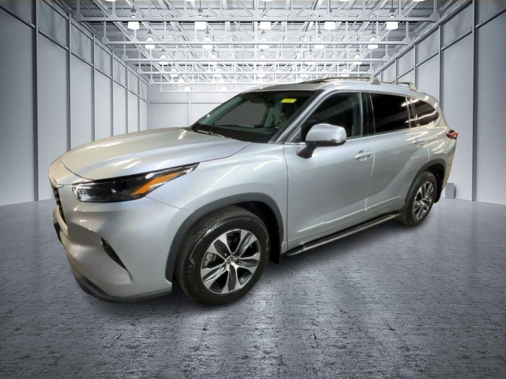 used 2022 Toyota Highlander car, priced at $34,999
