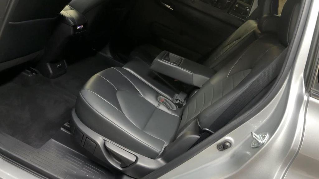 used 2022 Toyota Highlander car, priced at $34,999