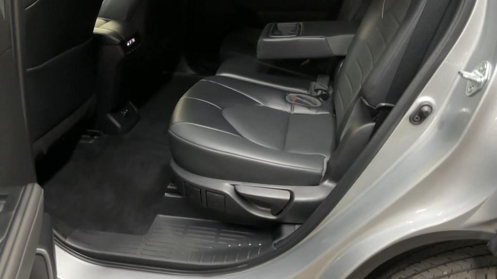 used 2022 Toyota Highlander car, priced at $34,999