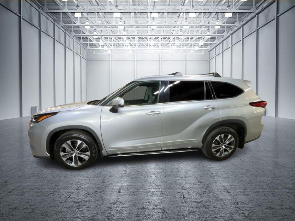 used 2022 Toyota Highlander car, priced at $34,999