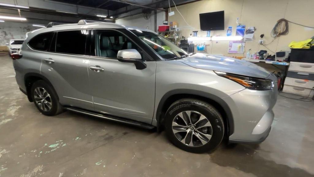 used 2022 Toyota Highlander car, priced at $34,999
