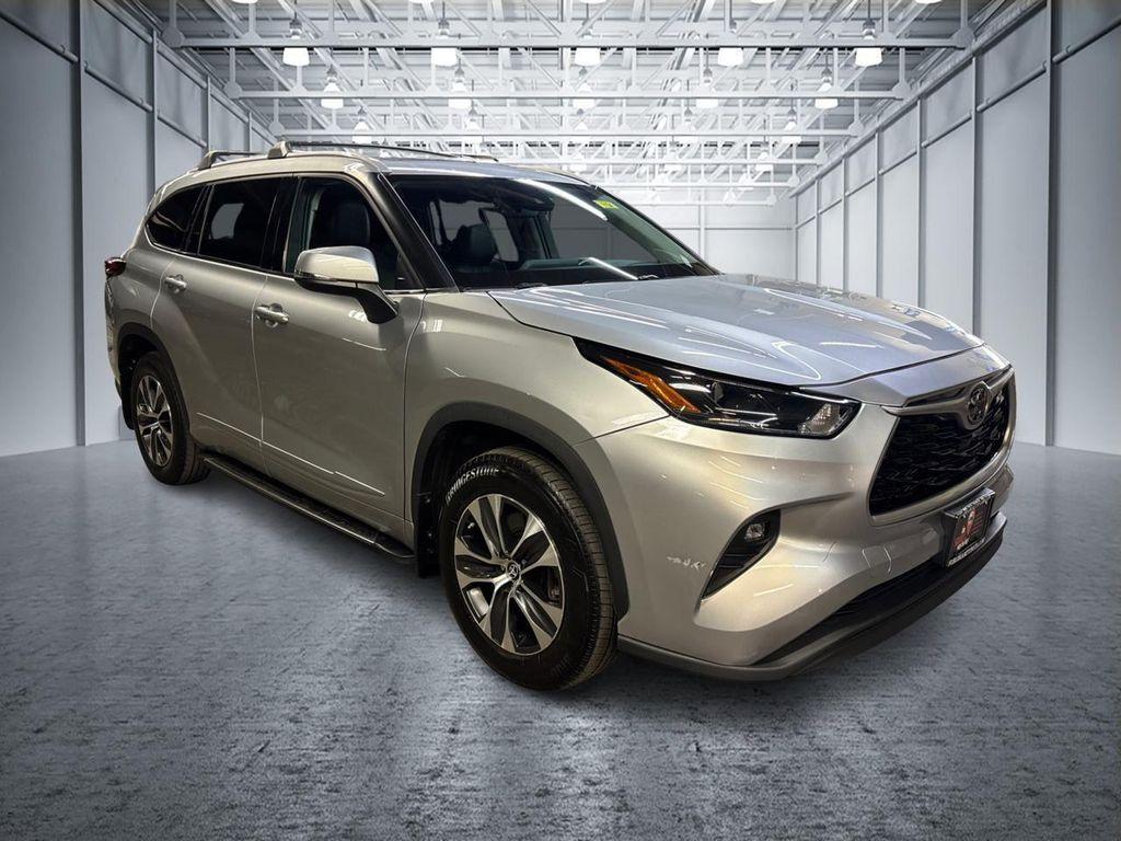 used 2022 Toyota Highlander car, priced at $34,999