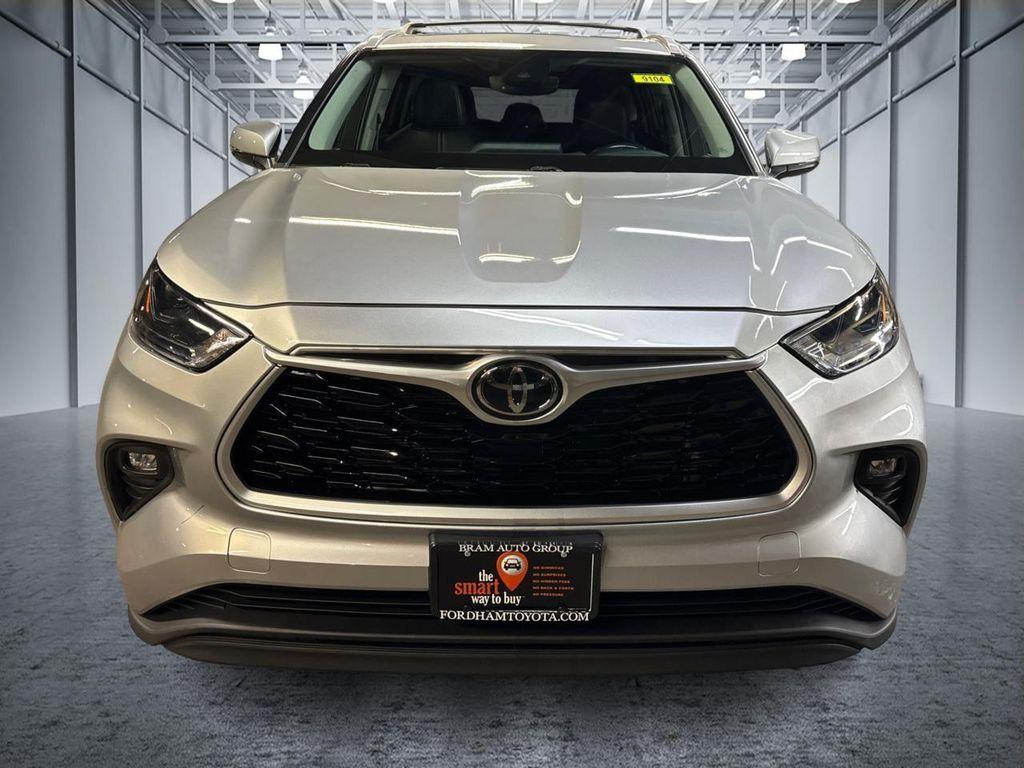 used 2022 Toyota Highlander car, priced at $34,999