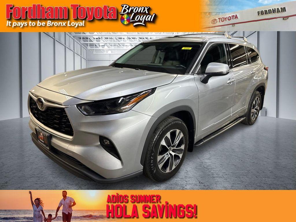 used 2022 Toyota Highlander car, priced at $34,999