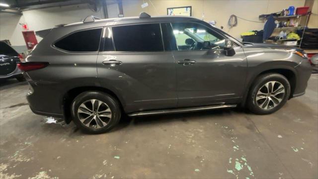 used 2022 Toyota Highlander car, priced at $35,999