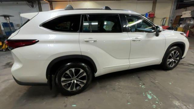used 2021 Toyota Highlander car, priced at $32,990