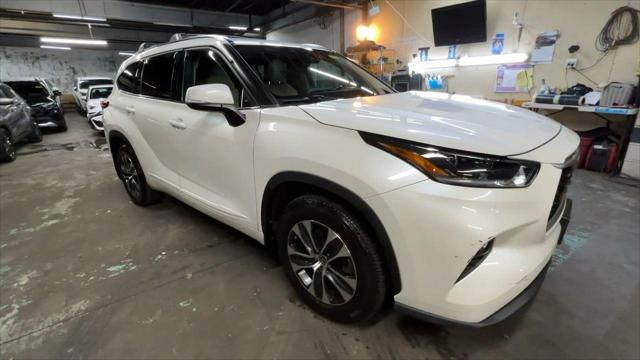 used 2021 Toyota Highlander car, priced at $32,990