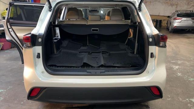 used 2021 Toyota Highlander car, priced at $32,990
