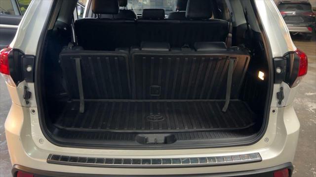 used 2019 Toyota Highlander car, priced at $26,499