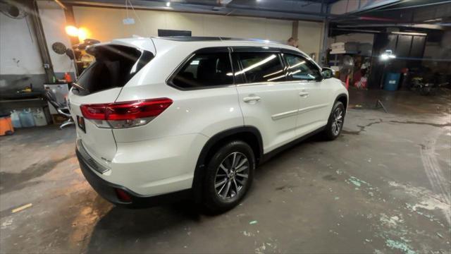 used 2019 Toyota Highlander car, priced at $26,499