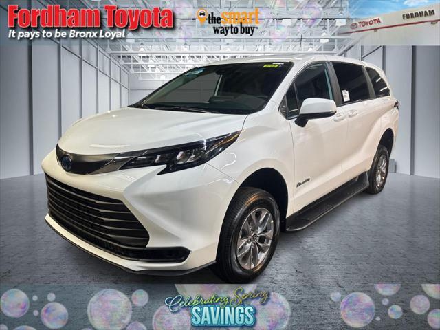 used 2025 Toyota Sienna car, priced at $69,899