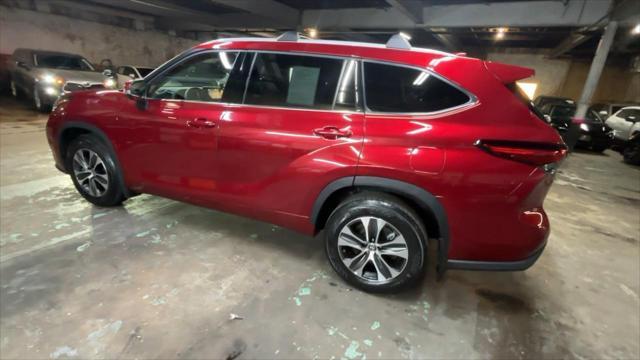 used 2022 Toyota Highlander car, priced at $33,399