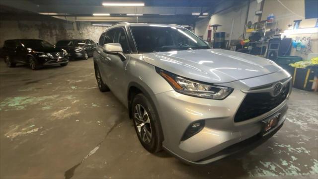 used 2020 Toyota Highlander car, priced at $29,499