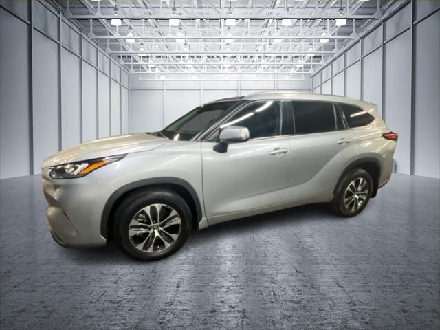 used 2020 Toyota Highlander car, priced at $29,499