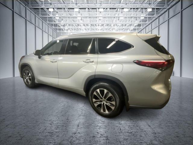 used 2020 Toyota Highlander car, priced at $29,499