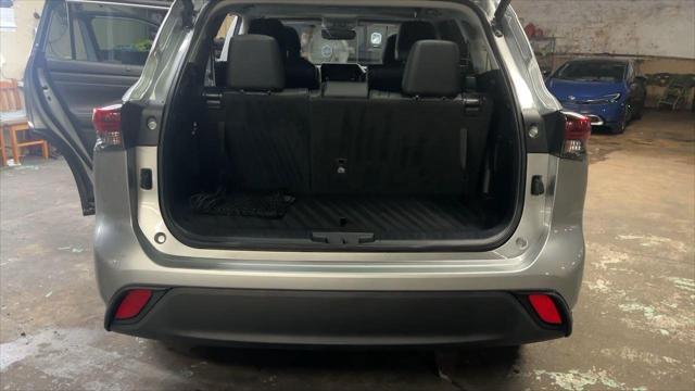 used 2020 Toyota Highlander car, priced at $29,499