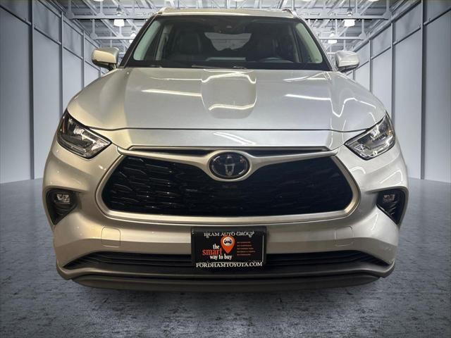 used 2020 Toyota Highlander car, priced at $29,499