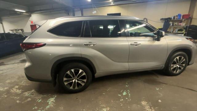 used 2020 Toyota Highlander car, priced at $29,499