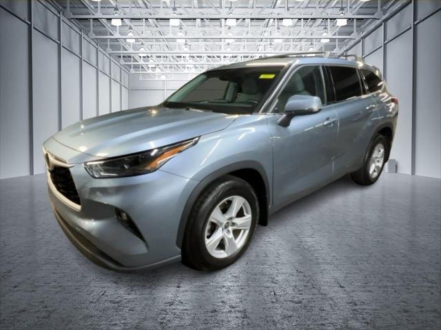 used 2022 Toyota Highlander car, priced at $32,999