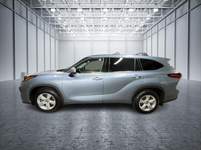 used 2022 Toyota Highlander car, priced at $32,999