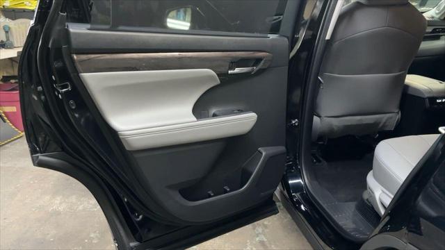 used 2023 Toyota Highlander Hybrid car, priced at $47,499