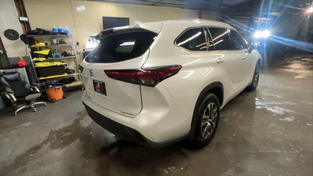 used 2022 Toyota Highlander car, priced at $35,999