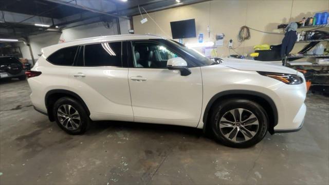 used 2022 Toyota Highlander car, priced at $35,999