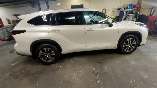 used 2022 Toyota Highlander car, priced at $35,999