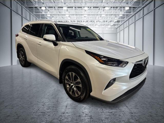 used 2022 Toyota Highlander car, priced at $35,999