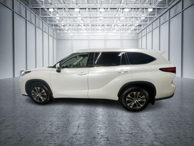 used 2022 Toyota Highlander car, priced at $35,999
