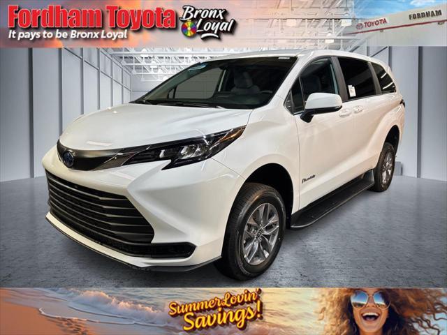 used 2025 Toyota Sienna car, priced at $67,899