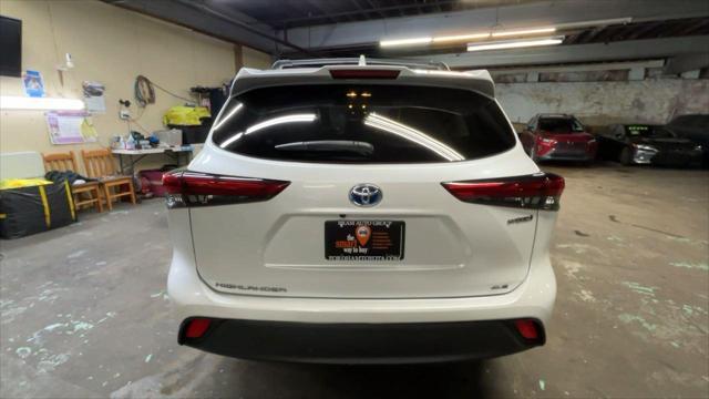 used 2022 Toyota Highlander Hybrid car, priced at $40,787