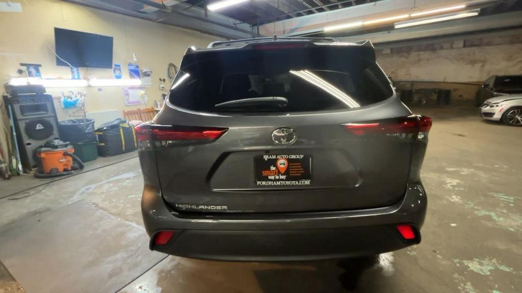 used 2023 Toyota Highlander car, priced at $34,499