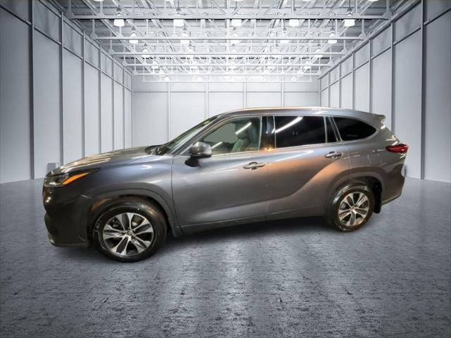 used 2020 Toyota Highlander car, priced at $31,990