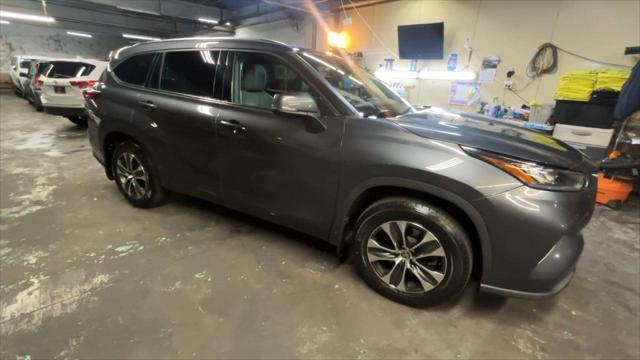 used 2020 Toyota Highlander car, priced at $31,990