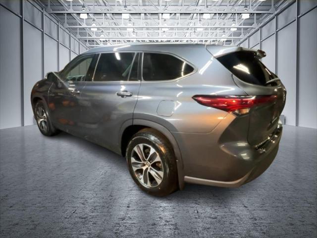 used 2020 Toyota Highlander car, priced at $31,990