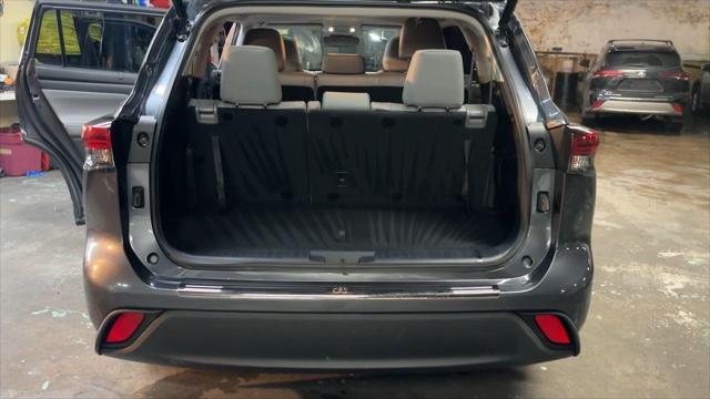 used 2020 Toyota Highlander car, priced at $31,990