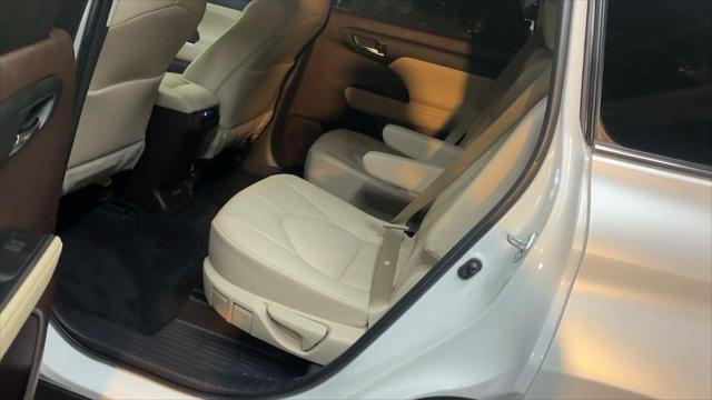 used 2022 Toyota Highlander car, priced at $34,989