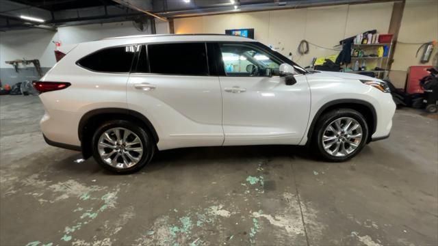 used 2022 Toyota Highlander car, priced at $39,525