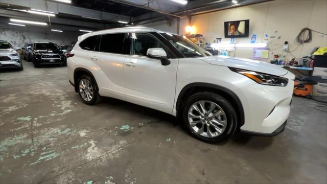 used 2022 Toyota Highlander car, priced at $39,525