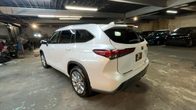 used 2022 Toyota Highlander car, priced at $39,525