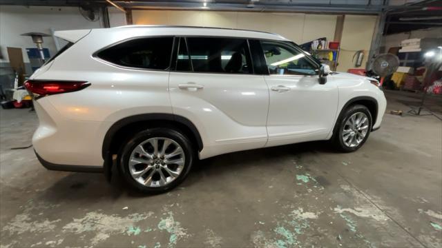 used 2022 Toyota Highlander car, priced at $39,525