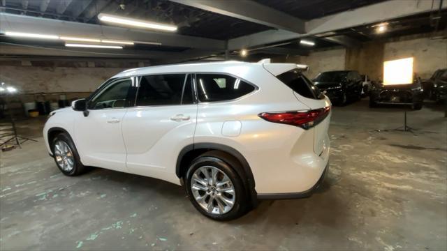 used 2022 Toyota Highlander car, priced at $39,525