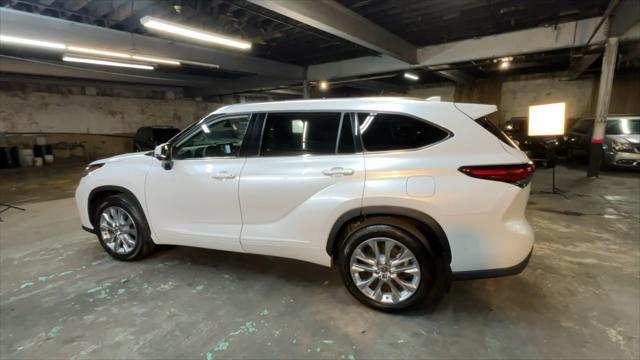 used 2022 Toyota Highlander car, priced at $39,525